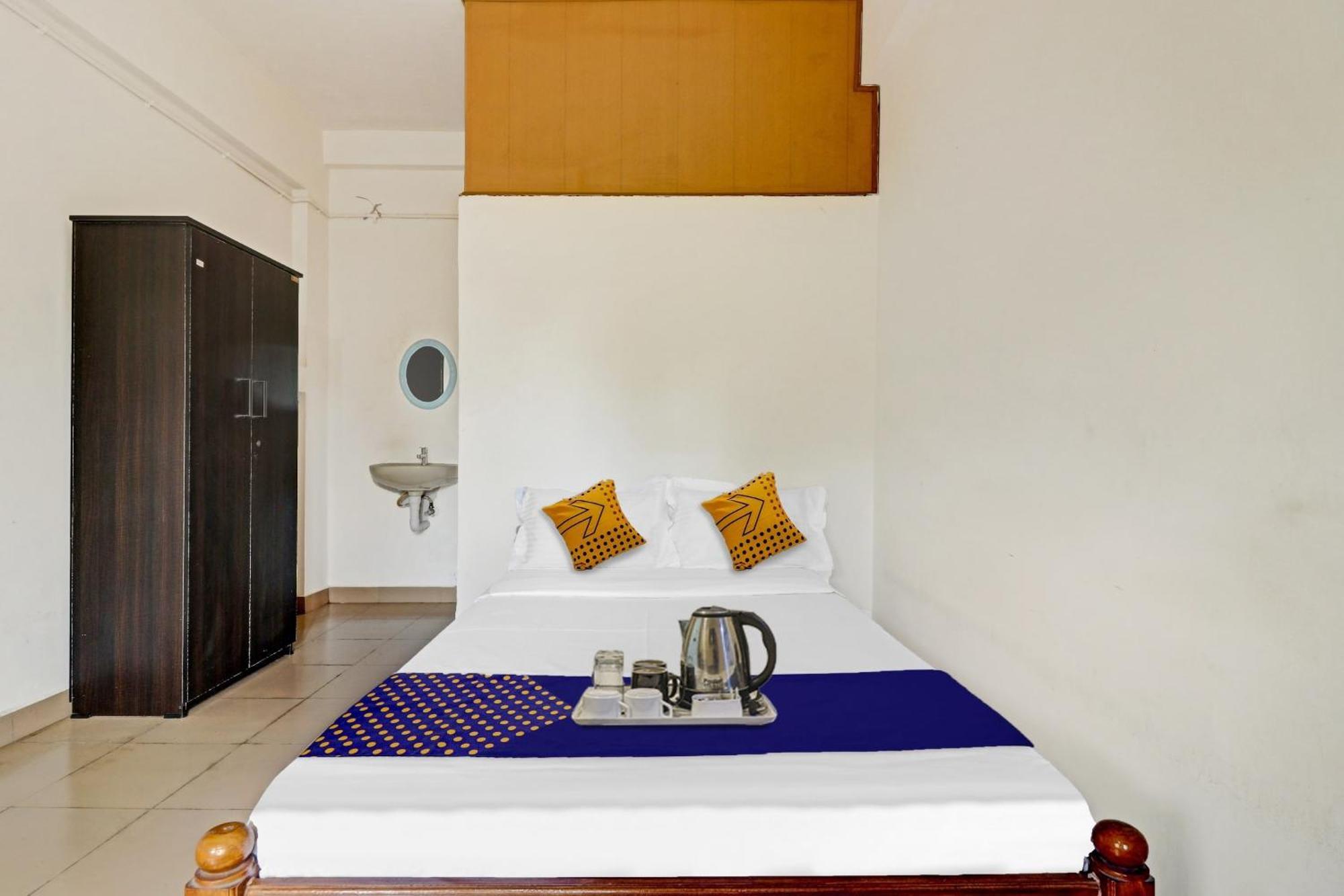 Spot On Jayesh Guest House Nashik Exterior photo